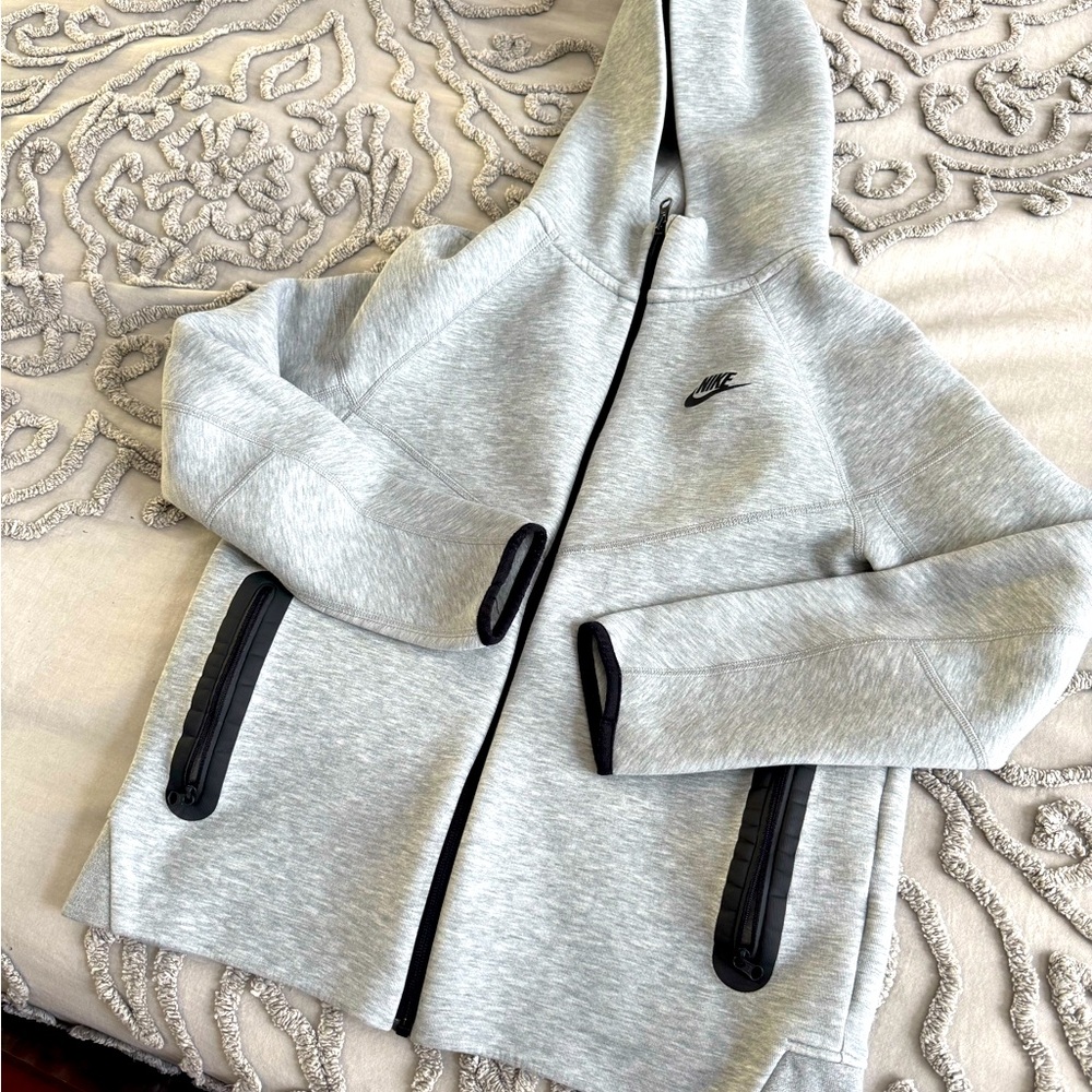 Youth Nike Tech